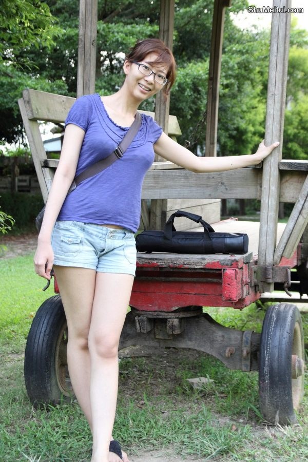 文质彬彬的气质女人光腿外拍[第5张/共8张]