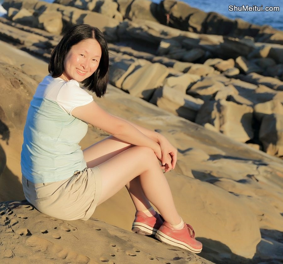 Elin姐在海边时展示光滑白皙的大腿2[第7张/共11张]