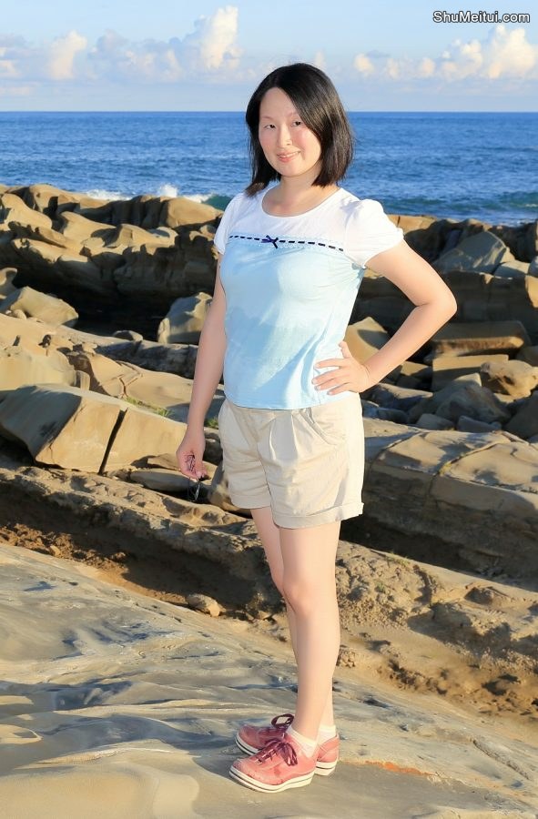 Elin姐在海边时展示光滑白皙的大腿2[第5张/共11张]