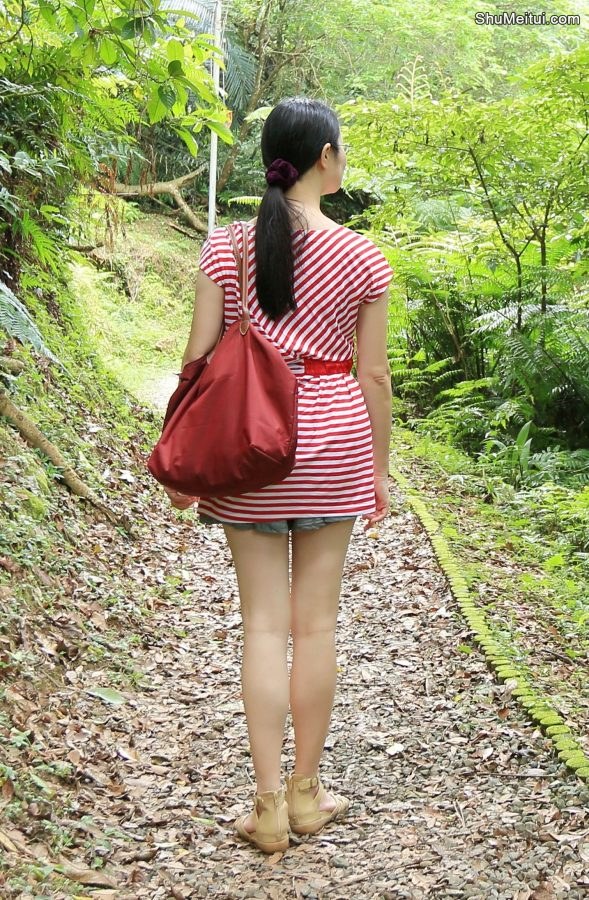 Elin姐去山里旅行秀白腿[第4张/共4张]