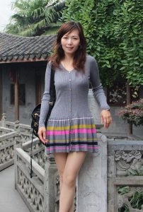 拥有超好身材的知风姐短裙配上丝袜简直了