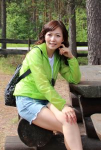 让我将你心儿摘下 气质美姐在挪威的森林秀大腿