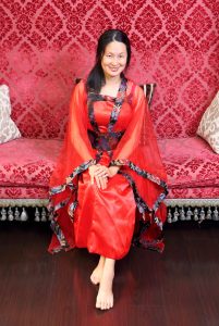 熟女Elin姐穿上古装在闺房露白足