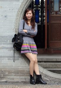 拥有超好身材的知风姐短裙配上丝袜简直了