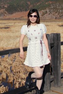 知风姐阳光下耀眼的肉色丝袜