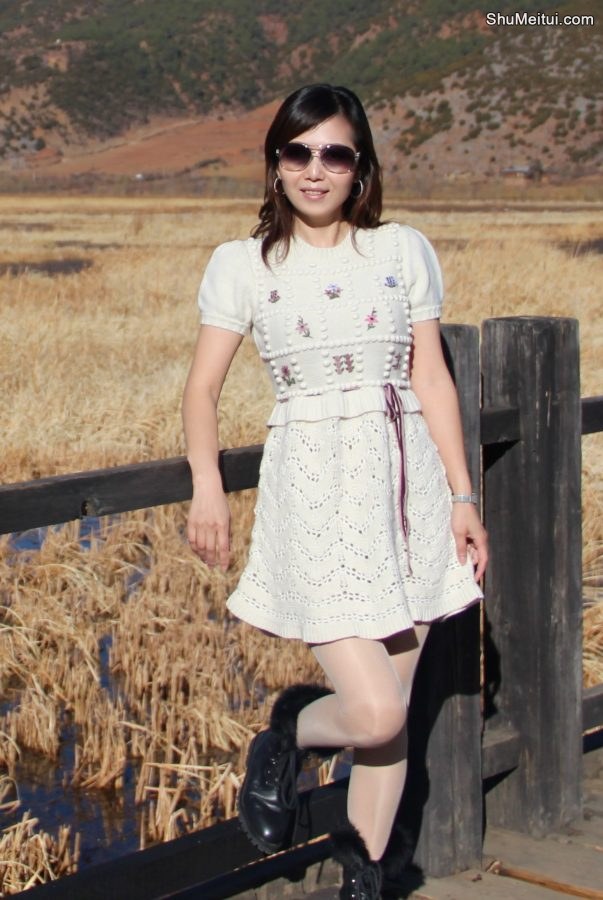 知风姐阳光下耀眼的肉色丝袜[第5张/共9张]