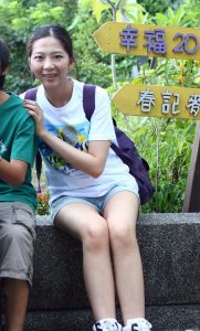 外出穿牛仔短裤腿型不错