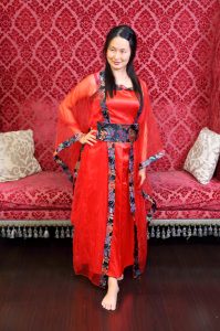 熟女Elin姐穿上古装在闺房露白足