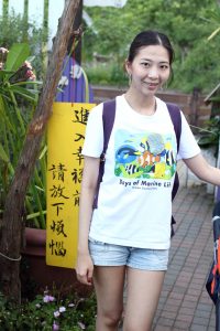 外出穿牛仔短裤腿型不错