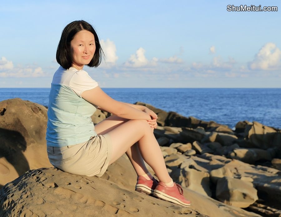 Elin姐在海边时展示光滑白皙的大腿2[第6张/共11张]