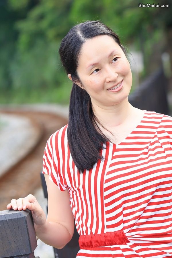 Elin姐去山里旅行秀白腿[第2张/共4张]