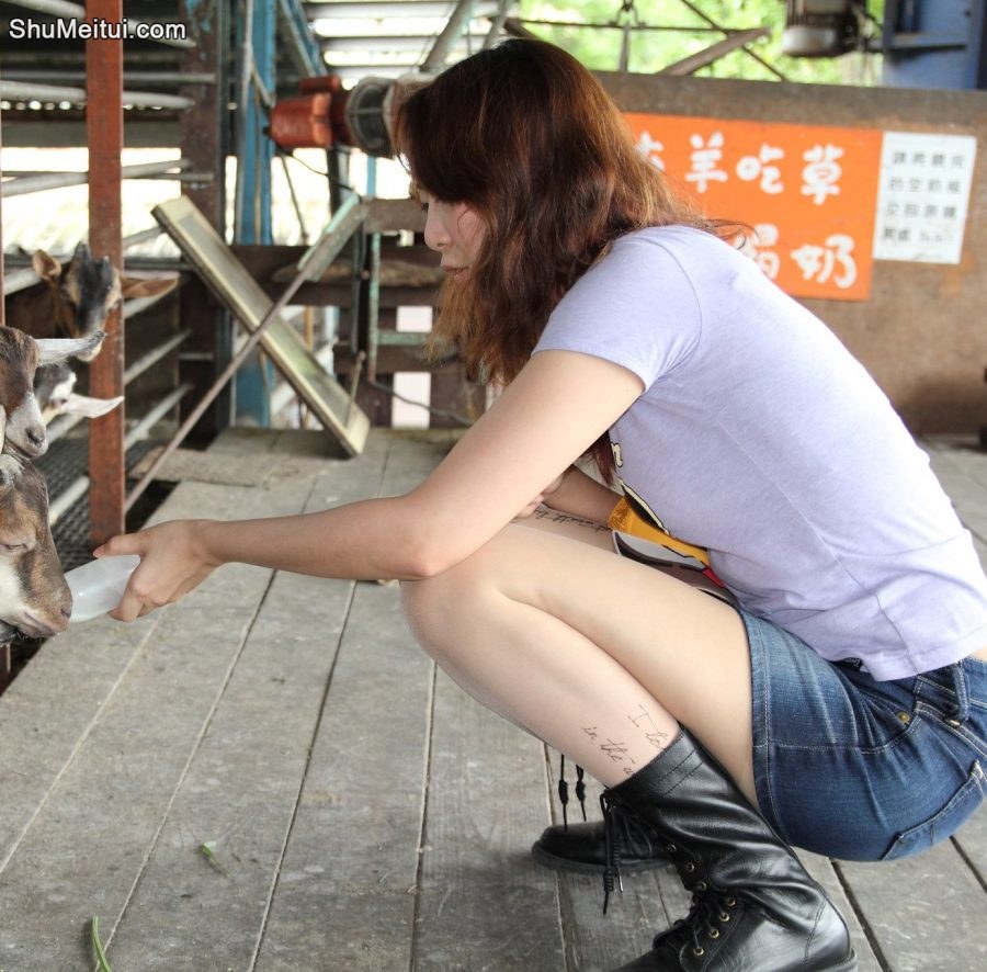 李鸽鸽穿超短牛仔裙配个性肉色丝袜[第15张/共17张]