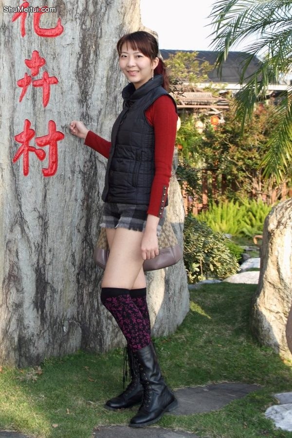 李鸽鸽热裤筒袜丰满大腿再来一套[第5张/共9张]