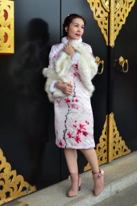 江南气质女子这次穿上了肉色丝袜