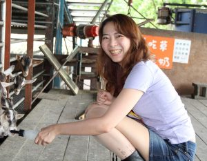 李鸽鸽穿超短牛仔裙配个性肉色丝袜