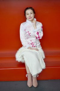 江南气质女子这次穿上了肉色丝袜