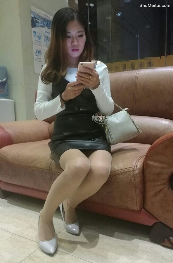 穿肉丝袜高跟鞋在大堂等人的长发少妇[第6张/共7张]