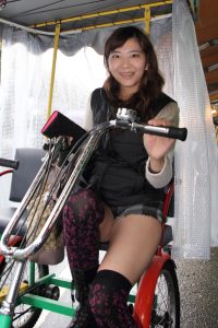 李鸽鸽骑人力车 热裤筒袜丰满大腿