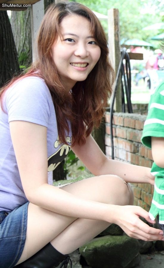 李鸽鸽穿超短牛仔裙配个性肉色丝袜[第13张/共17张]