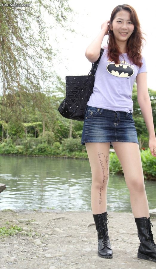 李鸽鸽穿超短牛仔裙配个性肉色丝袜[第1张/共17张]