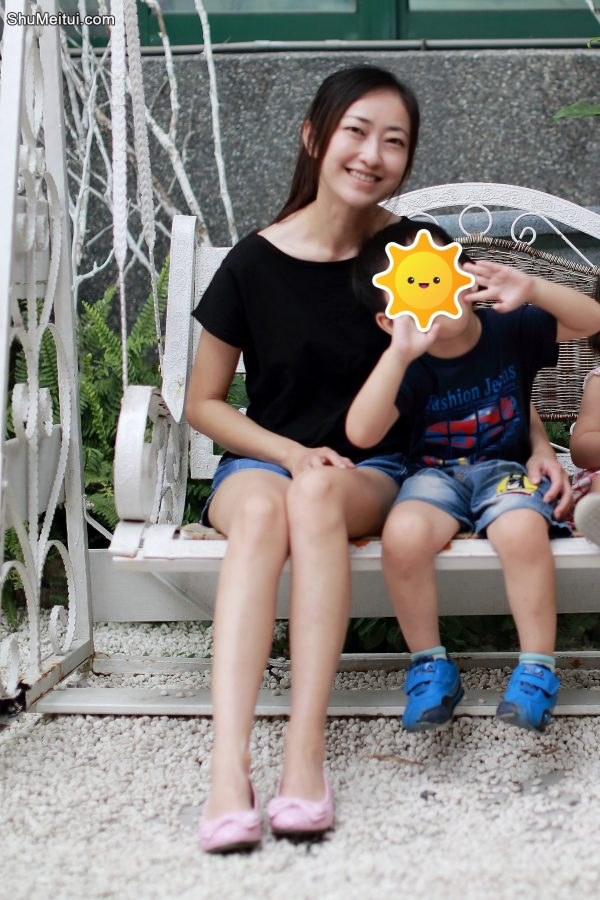 林芳芳穿牛仔短裤美腿修长[第1张/共5张]