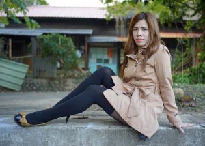 王翠嫂穿的厚丝袜到大腿根处又变了一个颜色