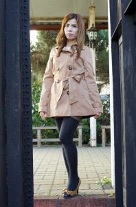 王翠嫂穿的厚丝袜到大腿根处又变了一个颜色