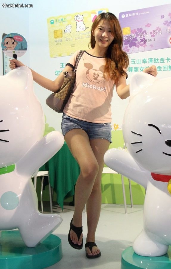 穿拖鞋外出展示匀称的美腿[第9张/共11张]