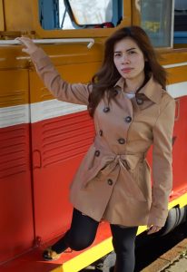 王翠嫂穿的厚丝袜到大腿根处又变了一个颜色