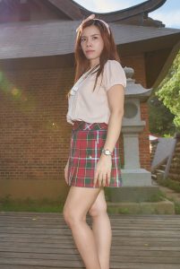 王翠嫂这次换上了学生打扮挺带劲