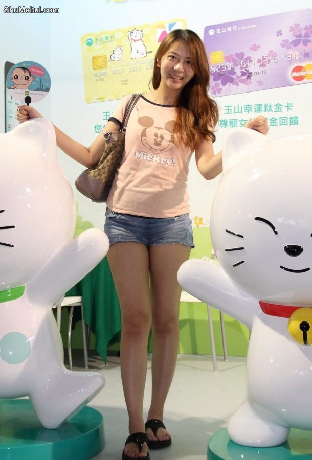 穿拖鞋外出展示匀称的美腿[第10张/共11张]