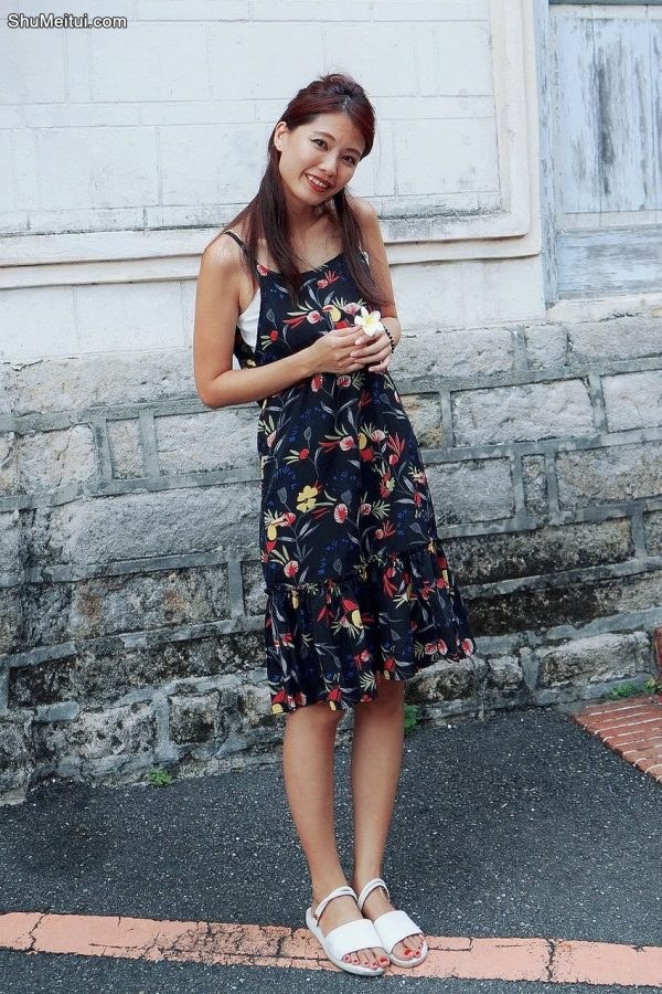 人妻CC姐海岸边拍照片脚趾涂了红色指甲油[第42张/共50张]