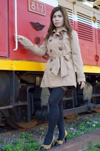 王翠嫂穿的厚丝袜到大腿根处又变了一个颜色