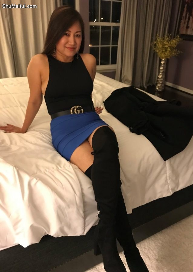 珍升姐居家照片 穿高跟长靴坐在床上跷二郎腿[第3张/共3张]