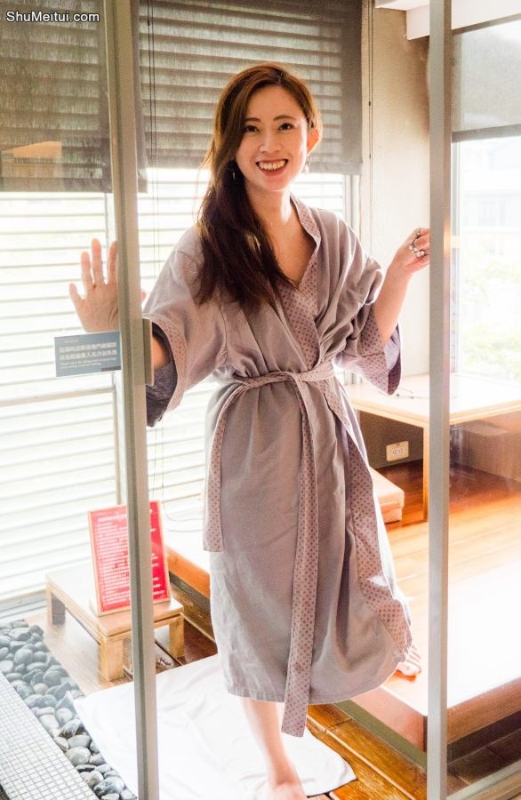 在酒店拍堂堂穿睡衣照片[第1张/共3张]