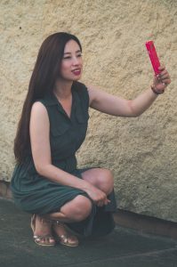 堂堂姐在购物中心拍照换了两套衣服