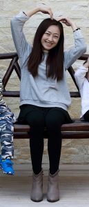 美女林芳芳穿黑色裤袜明媚外拍