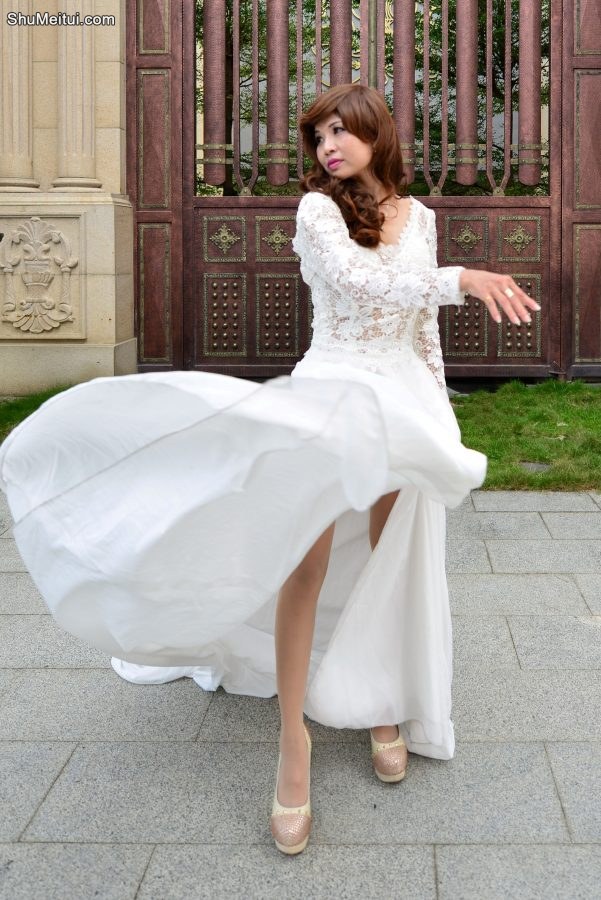 翠嫂撩动白裙故意露出长腿让你欣赏[第7张/共10张]