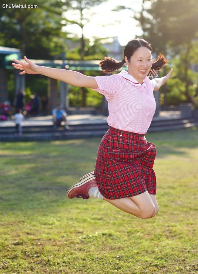 Elin姐穿粉嫩少女装[第6张/共17张]