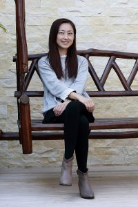 美女林芳芳穿黑色裤袜明媚外拍