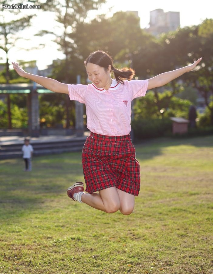 Elin姐穿粉嫩少女装[第5张/共17张]