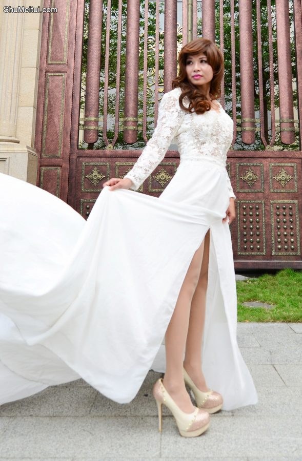 翠嫂撩动白裙故意露出长腿让你欣赏[第5张/共10张]