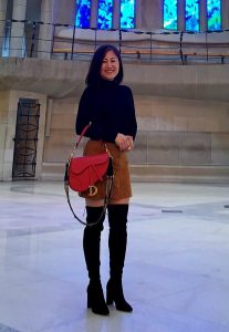 腿穿长靴在国外旅游的人妻珍升姐