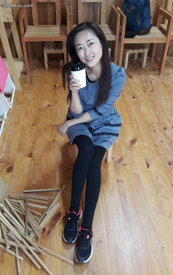 林芳芳运动鞋裤袜细腿[第1张/共5张]