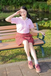 Elin姐穿粉嫩少女装