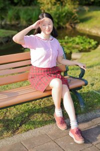 Elin姐穿粉嫩少女装