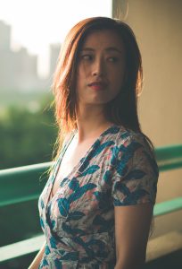 堂堂姐在购物中心拍照换了两套衣服