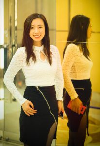 堂堂姐穿侧开叉黑裙配黑丝有一些小性感