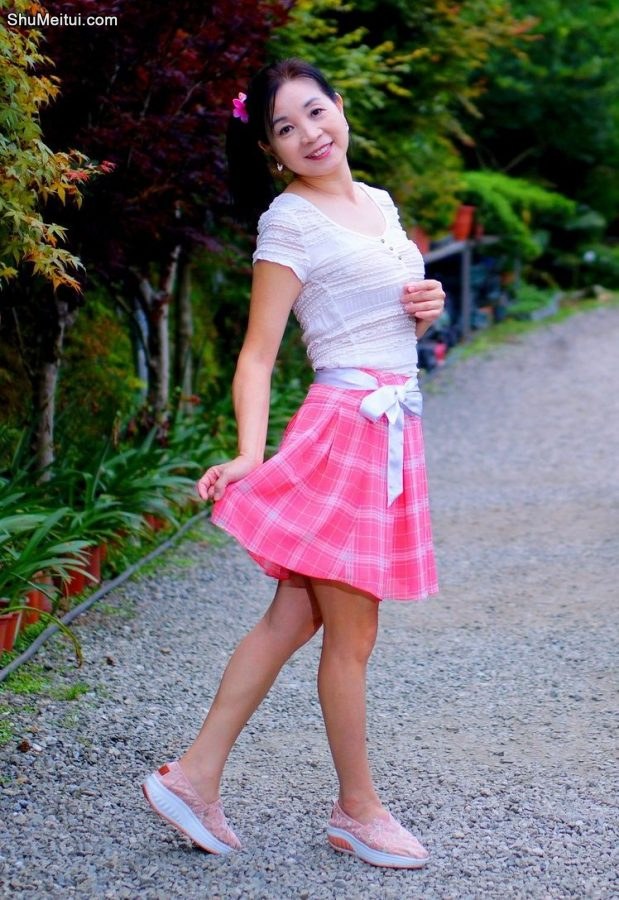 在花丛中拍照的韵味美熟诗舞姐[第29张/共30张]