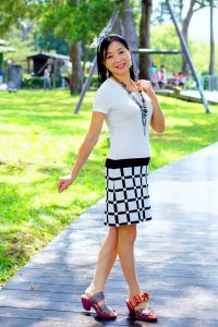 诗舞姐穿凉拖高跟露红趾甲油